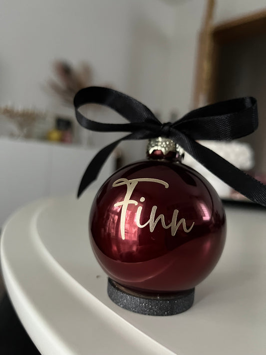 Christbaumkugel Dunkelrot glänzend mit goldener Schrift, 6cm Durchmesser 