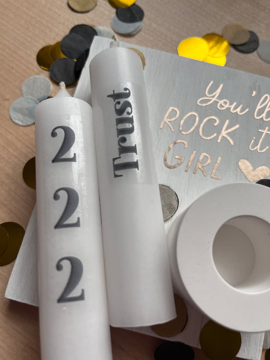 Kerzenset mit Engelszahlen und kleinem Brettchen - you’ll rock it girl