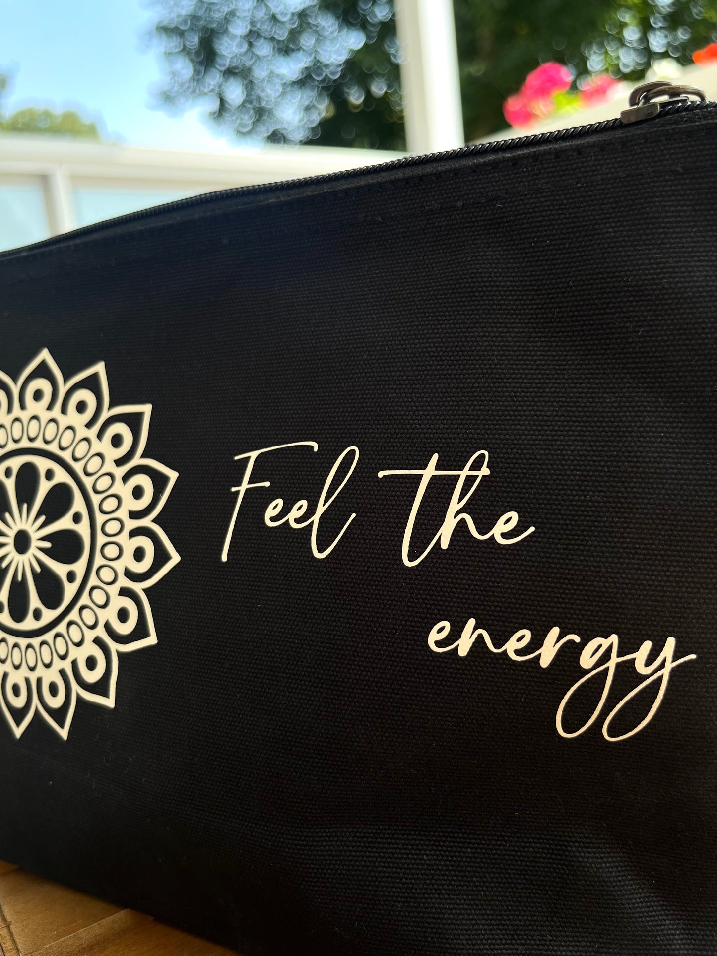 Tasche mit Reißverschluss "Feel the energy"