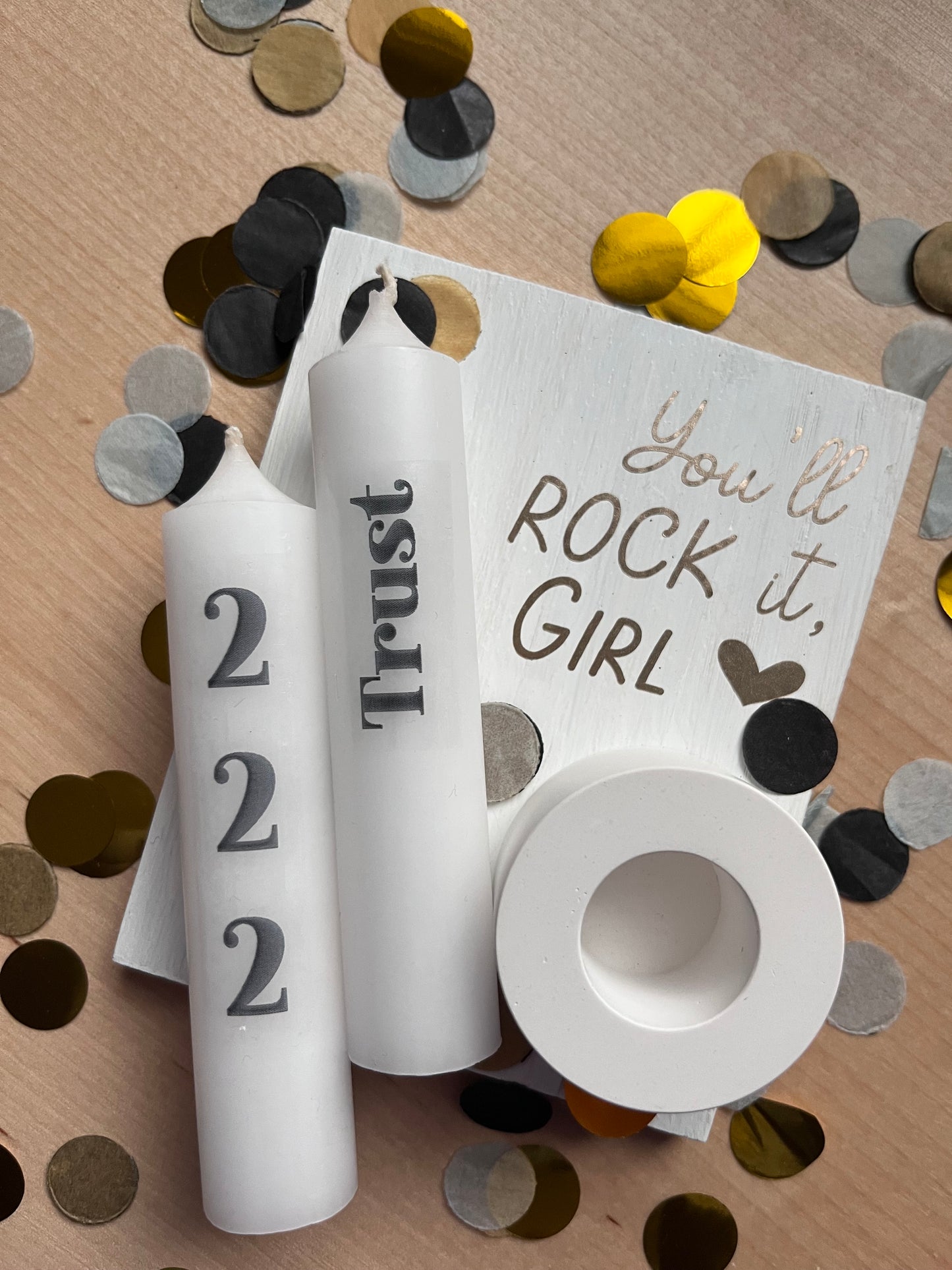 Kerzenset mit Engelszahlen und kleinem Brettchen - you’ll rock it girl