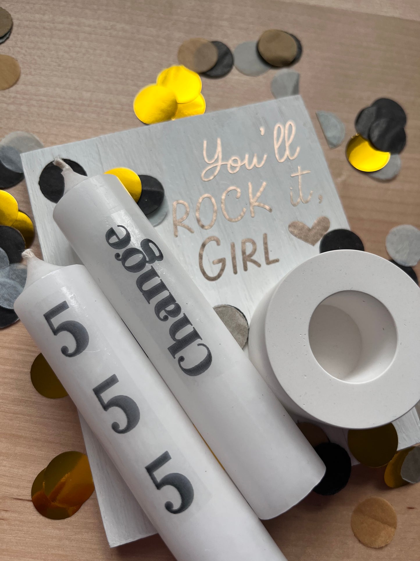 Kerzenset mit Engelszahlen und kleinem Brettchen - you’ll rock it girl