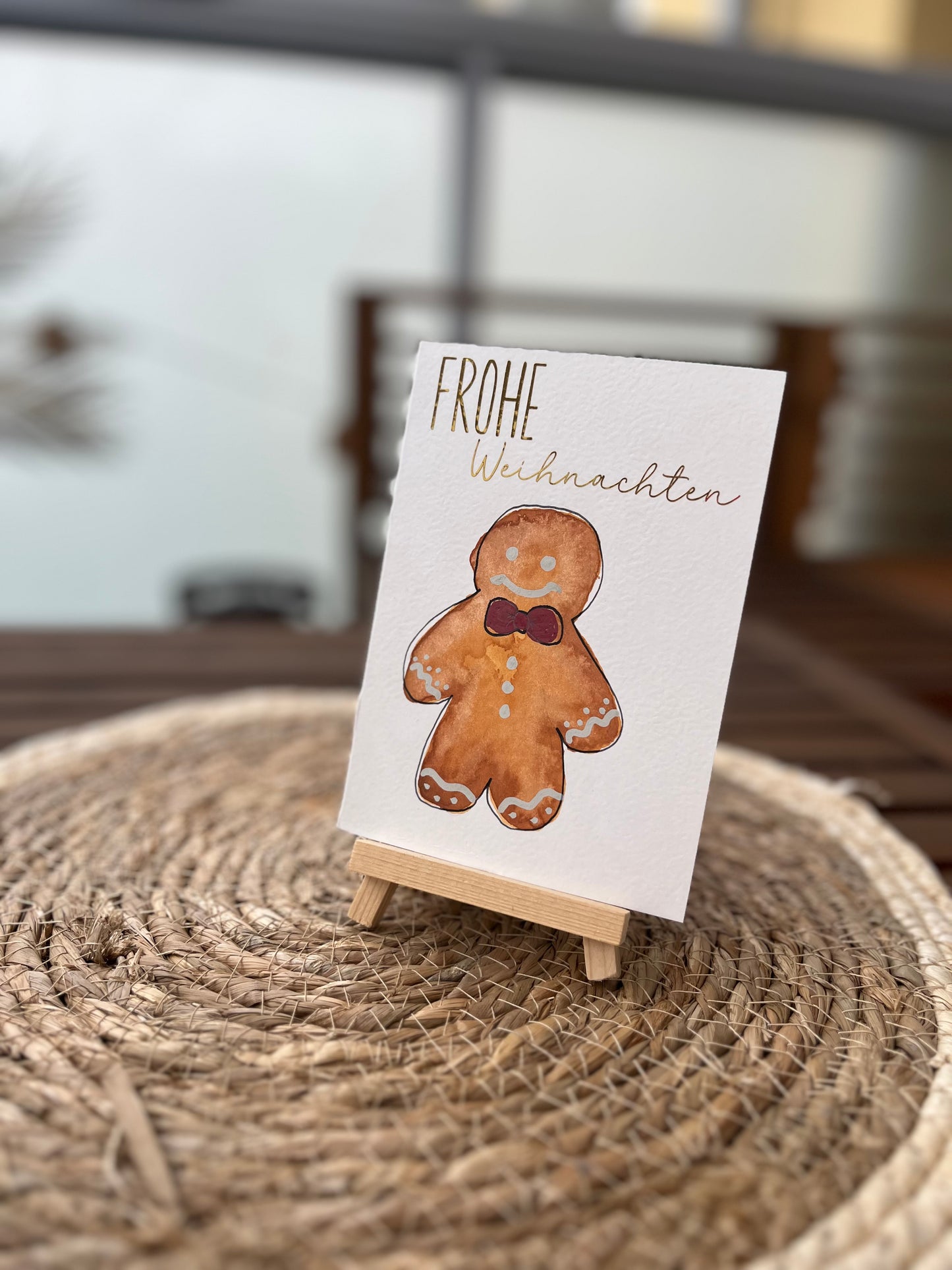 Weihnachtskarte mit Lebkuchenmann und goldener Schrift