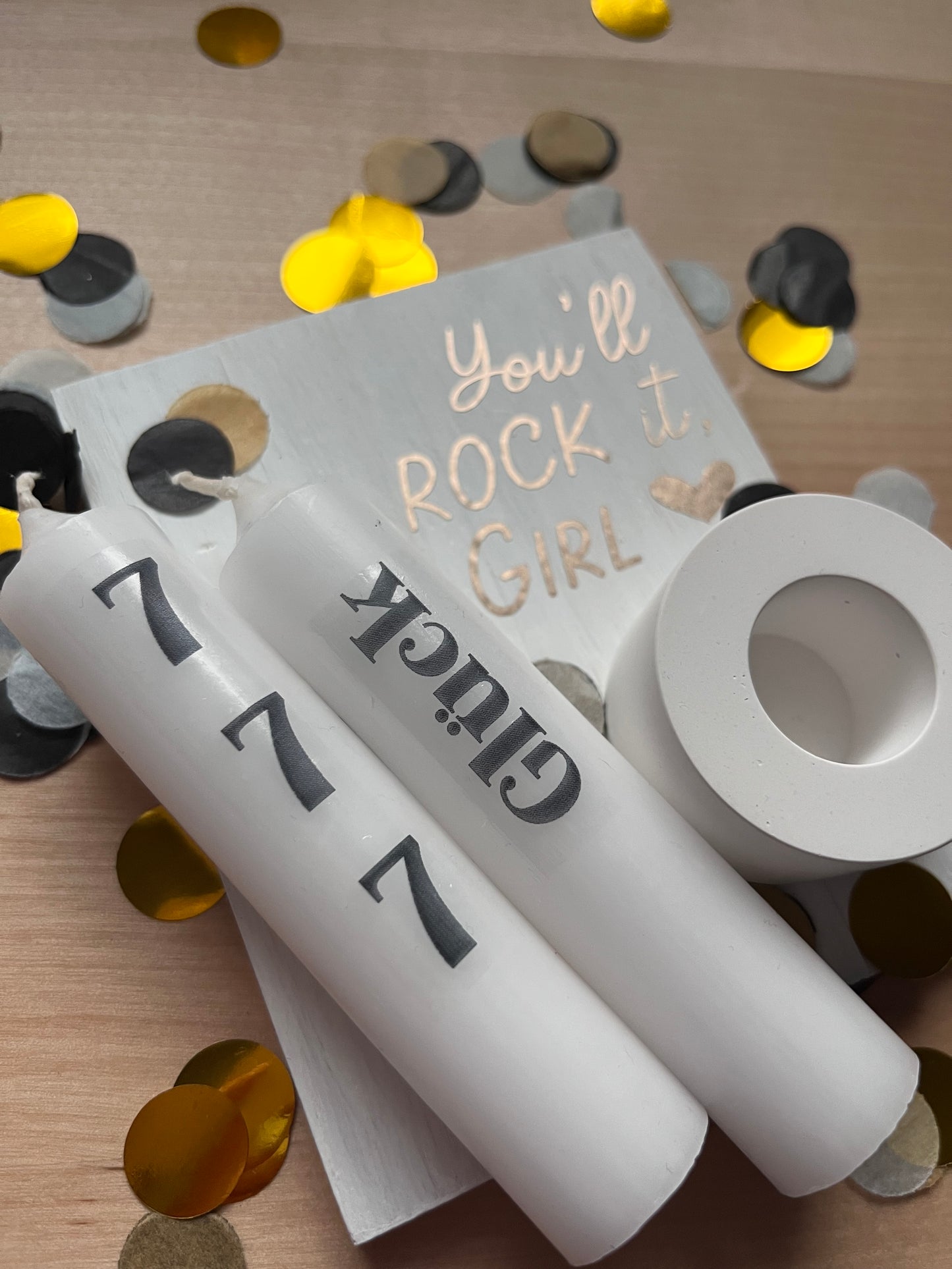 Kerzenset mit Engelszahlen und kleinem Brettchen - you’ll rock it girl