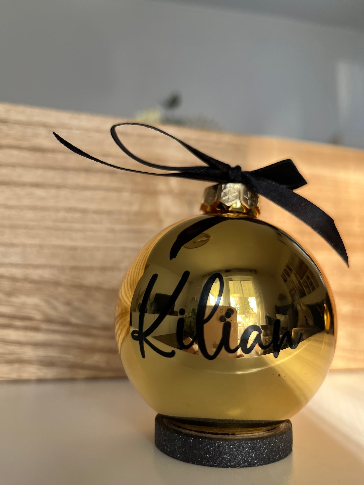 Christbaumkugel Gold Glänzend mit schwarzer Schrift, 7cm Durchmesser ￼